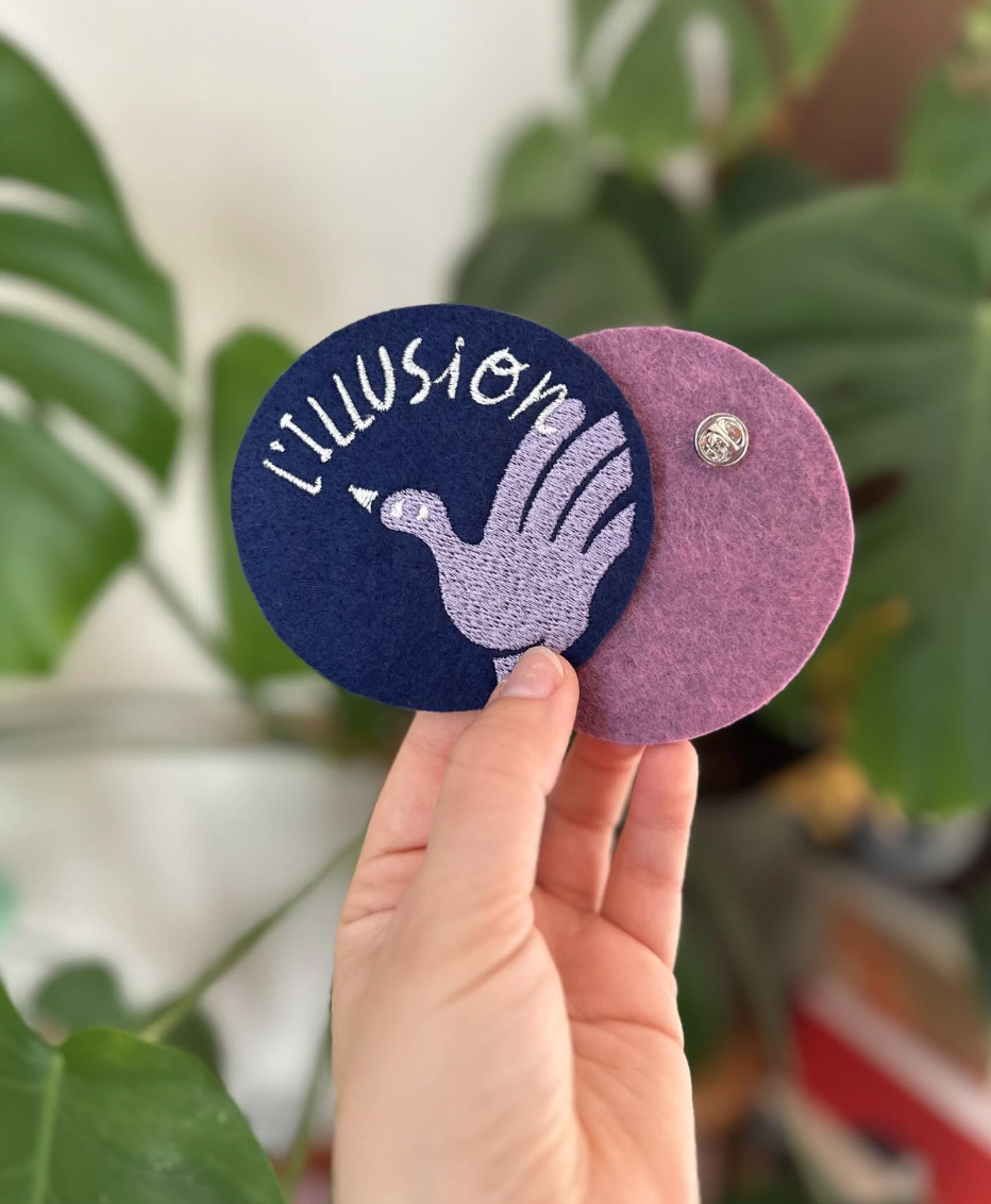 Broche brodée Illusion Théâtre Photo de l'équipe de l'Illusion Théâtre à Montreal